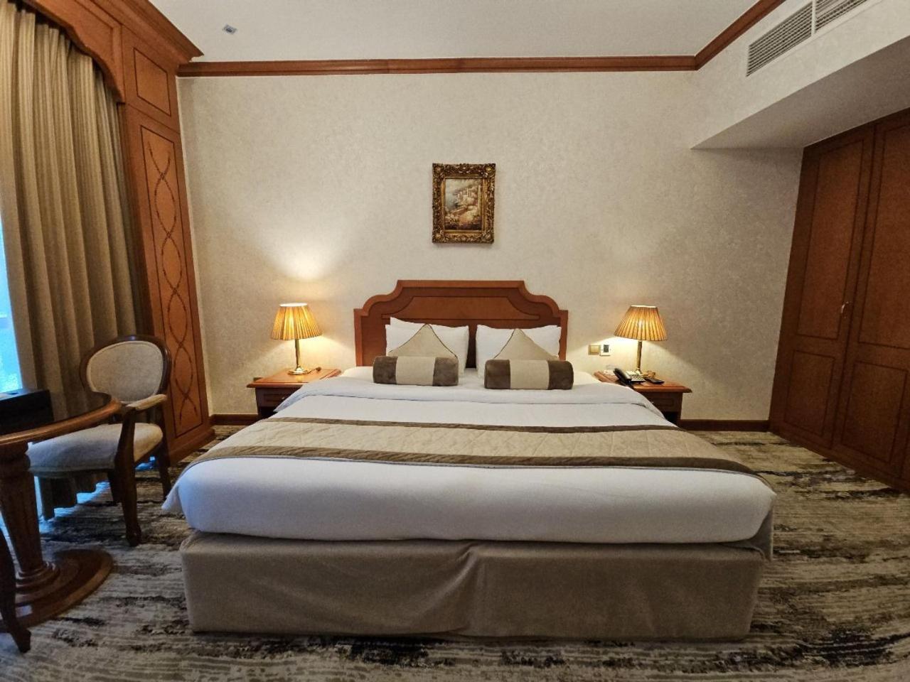 Royal Concorde Hotel & Suite ドバイ エクステリア 写真