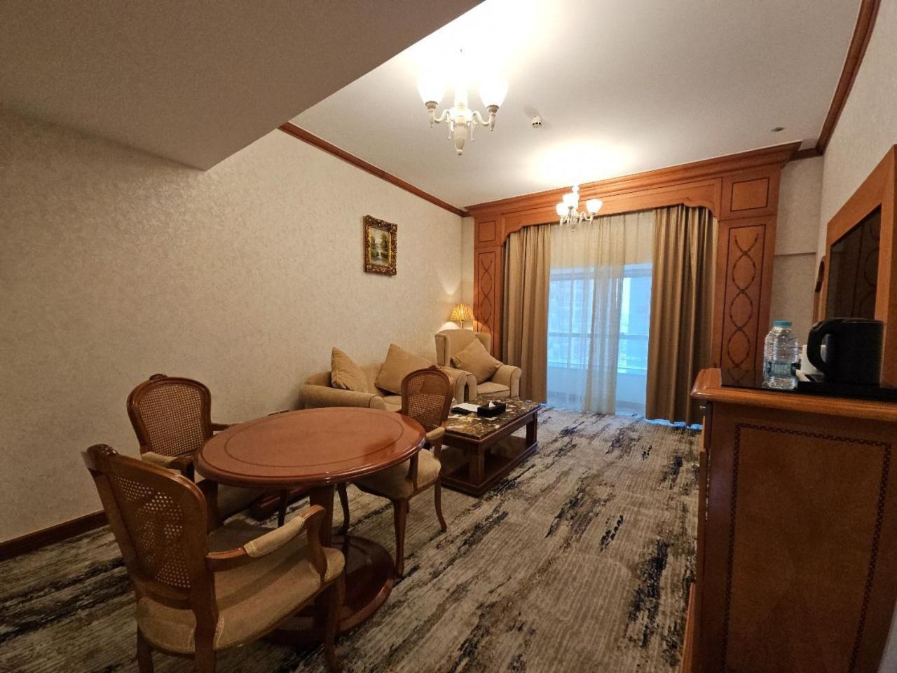 Royal Concorde Hotel & Suite ドバイ エクステリア 写真