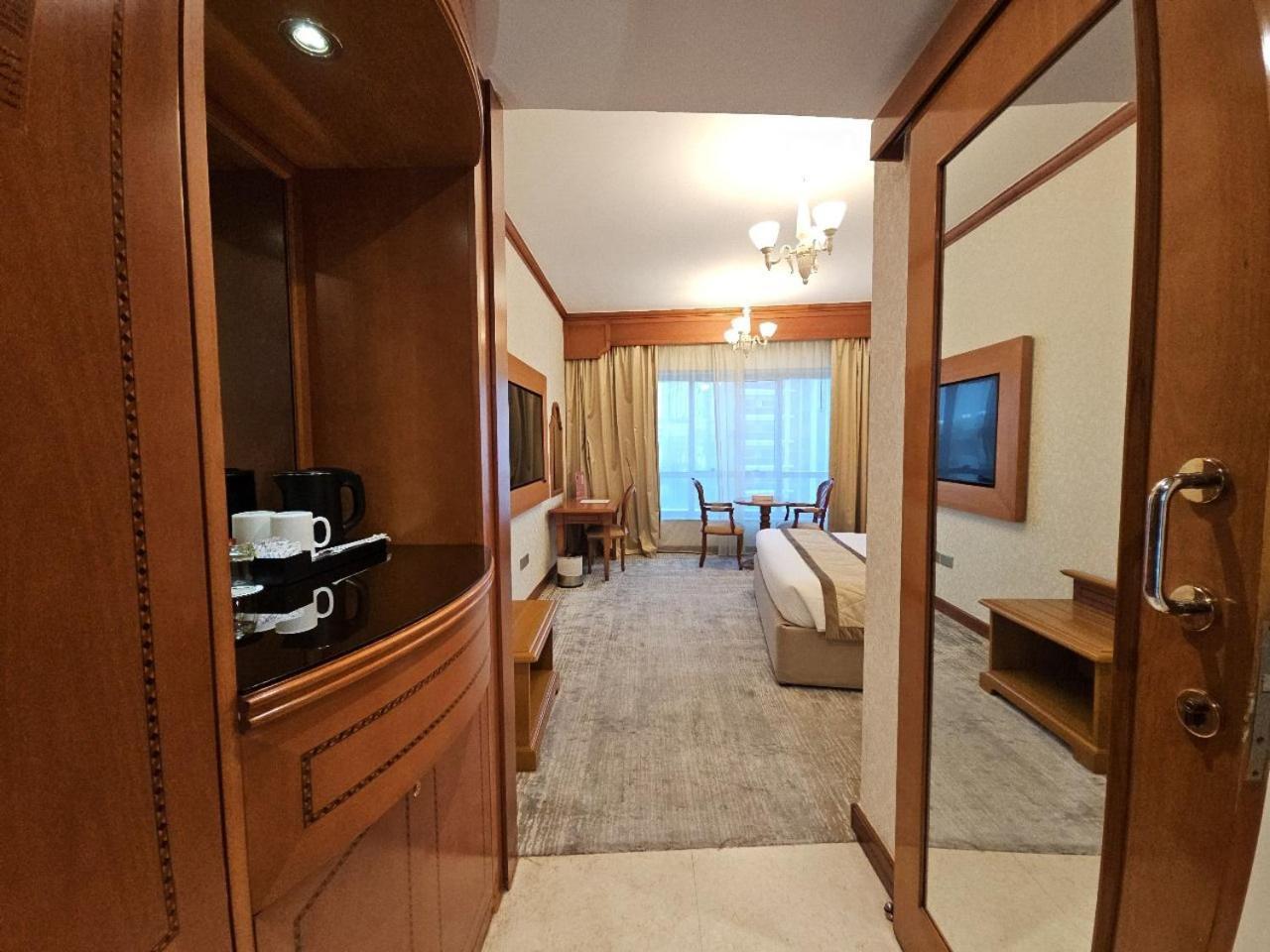 Royal Concorde Hotel & Suite ドバイ エクステリア 写真